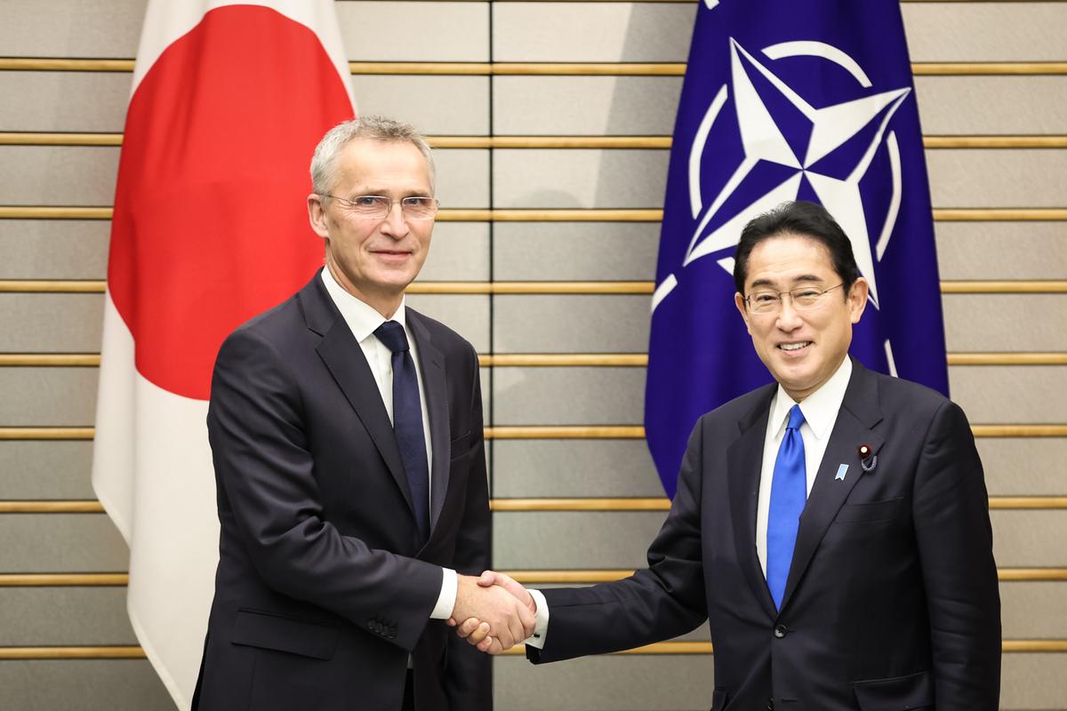 NATO Secretary-General Jens Stoltenberg (L) shakes hands with Japanese Prime Minister Fumio Kishida in Tokyo on Jan. 31, 2023. (Takashi Aoyama/Getty Images)