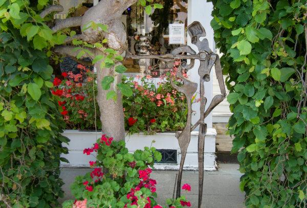 Statues and flowering plants adorn Ferndale, Calif., as seen on July 23, 2024. (Travis Gillmore/The Epoch Times)