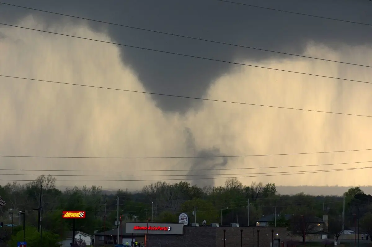 A tornado touched down in Tulsa, Okla., on March 30, 2016. (Larry Papke/AP Photo)