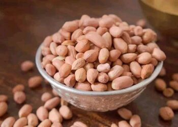 Here is What Happens to Men When they Take Groundnuts Daily