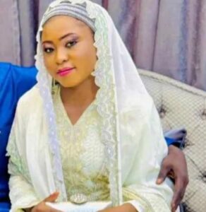 Drama As Newly Wedded Wife Caught Pants Down With Ex-lover After Husband Returns Home Unexpectedly